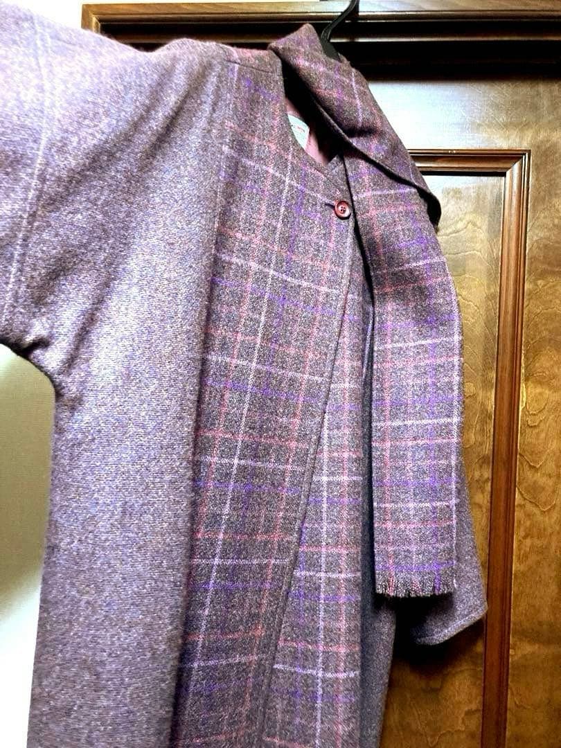 本場アイルランドの高級ブランドAvoca Tweed 手織りの紫のツイードコート