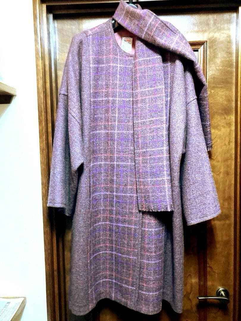 本場アイルランドの高級ブランドAvoca Tweed 手織りの紫のツイードコート