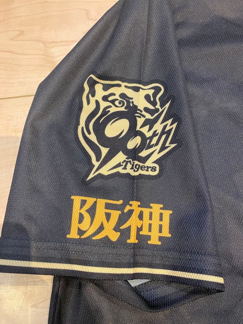 阪神タイガース ブラックダイナマイトシリーズ 限定ユニフォーム フェイスシール付