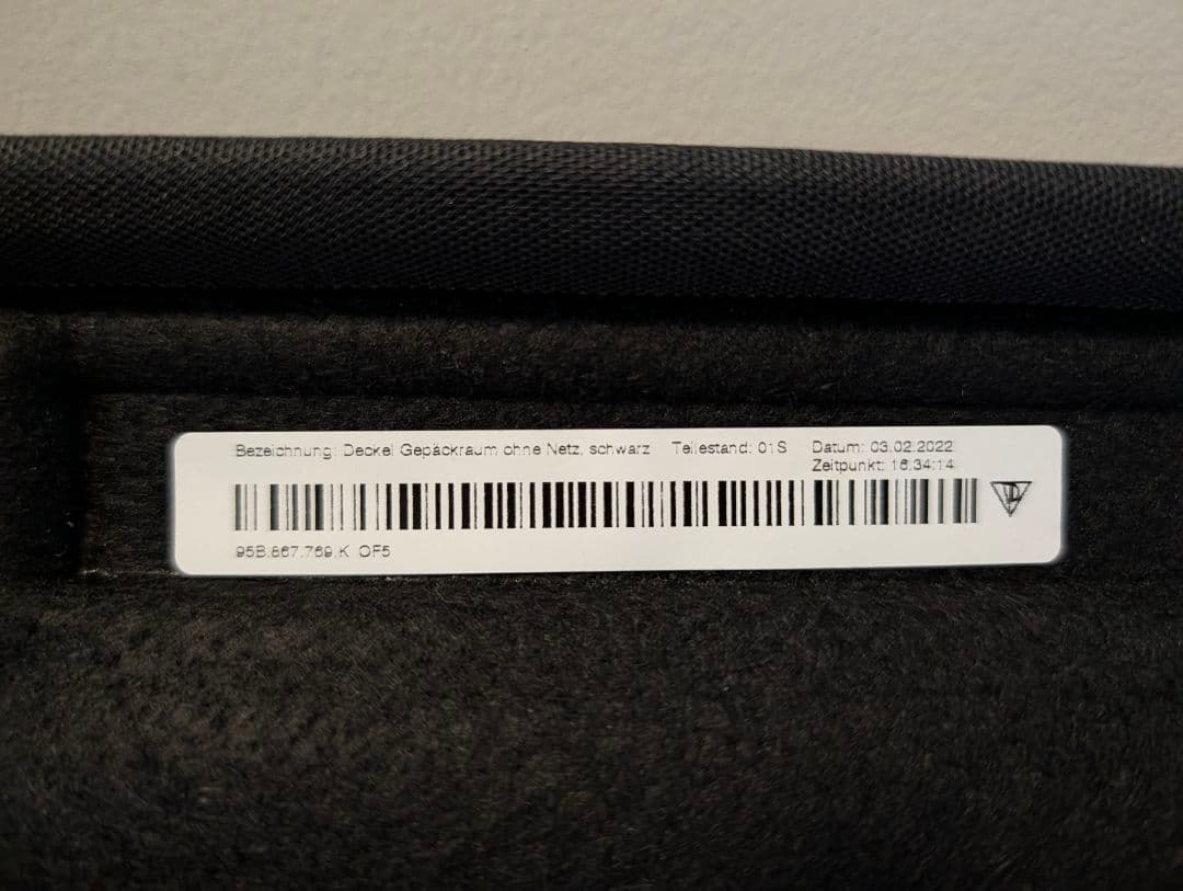 ポルシェ純正 マカン（95B） ラゲッジカバー（トノカバー）