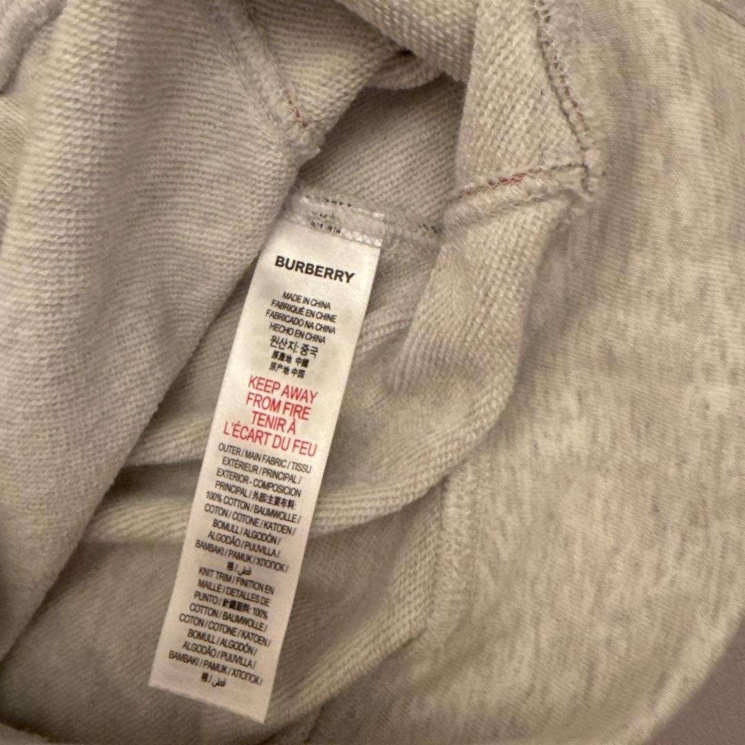 バーバリー　BURBERRY グレー トレーナー　4Y