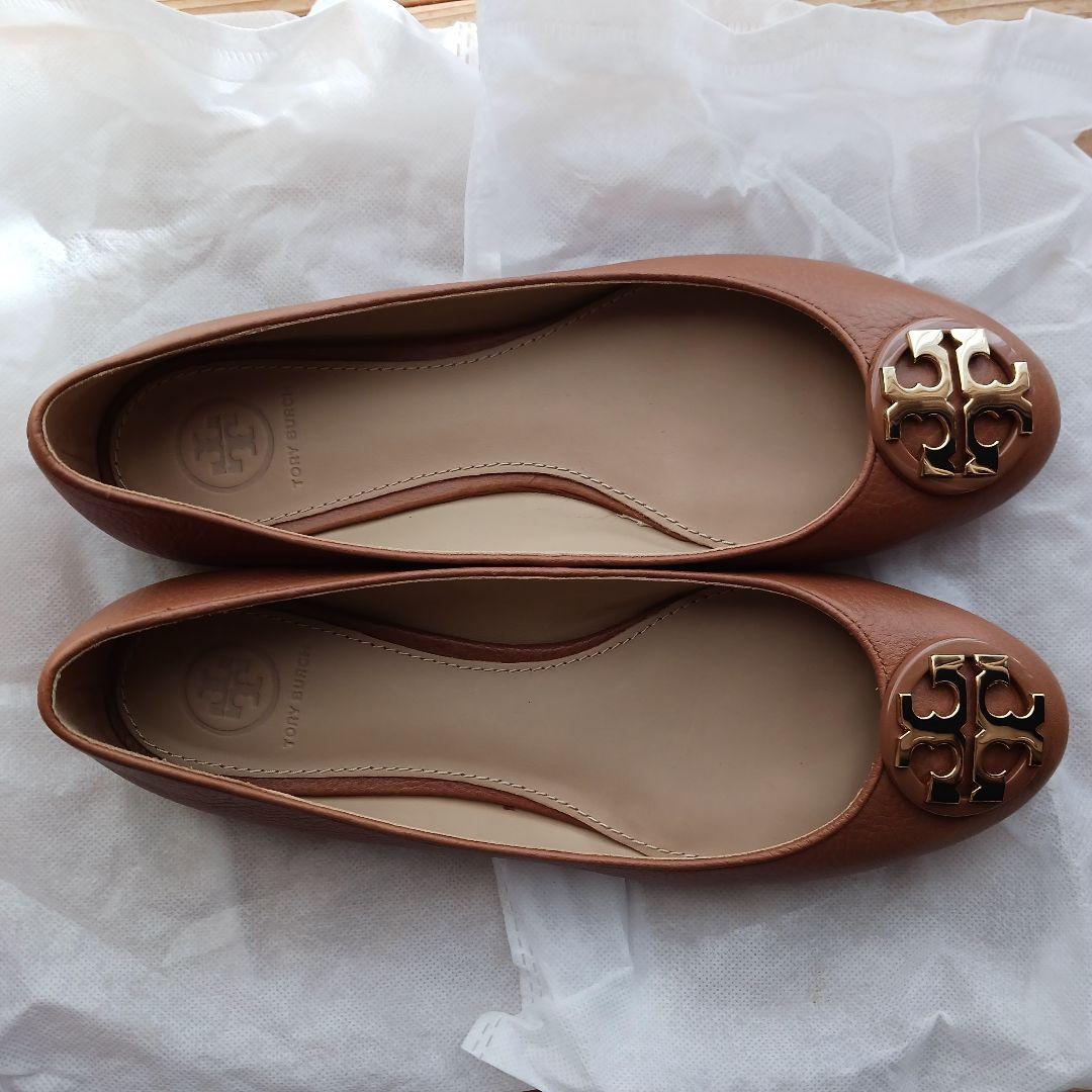Tory Burch キャメル フラットシューズ