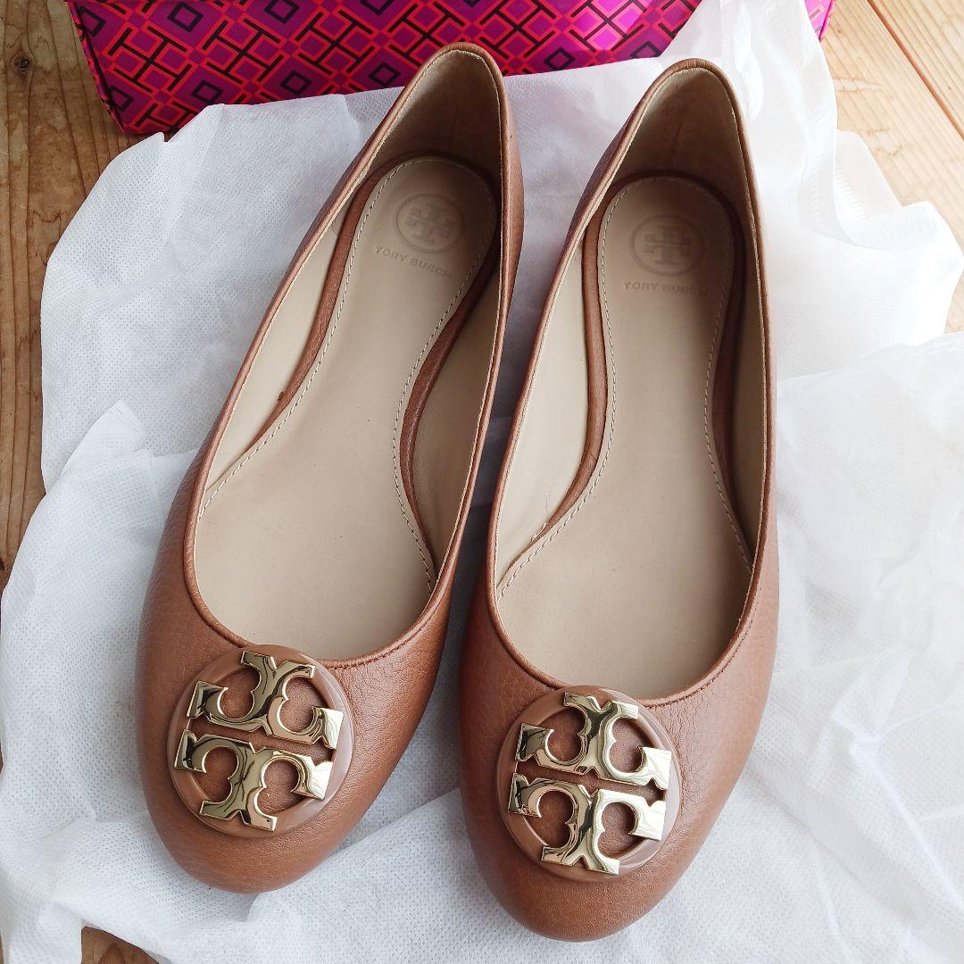 Tory Burch キャメル フラットシューズ