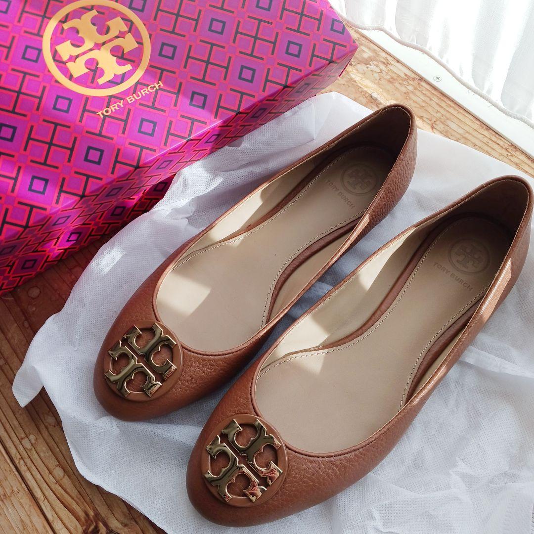 Tory Burch キャメル フラットシューズ