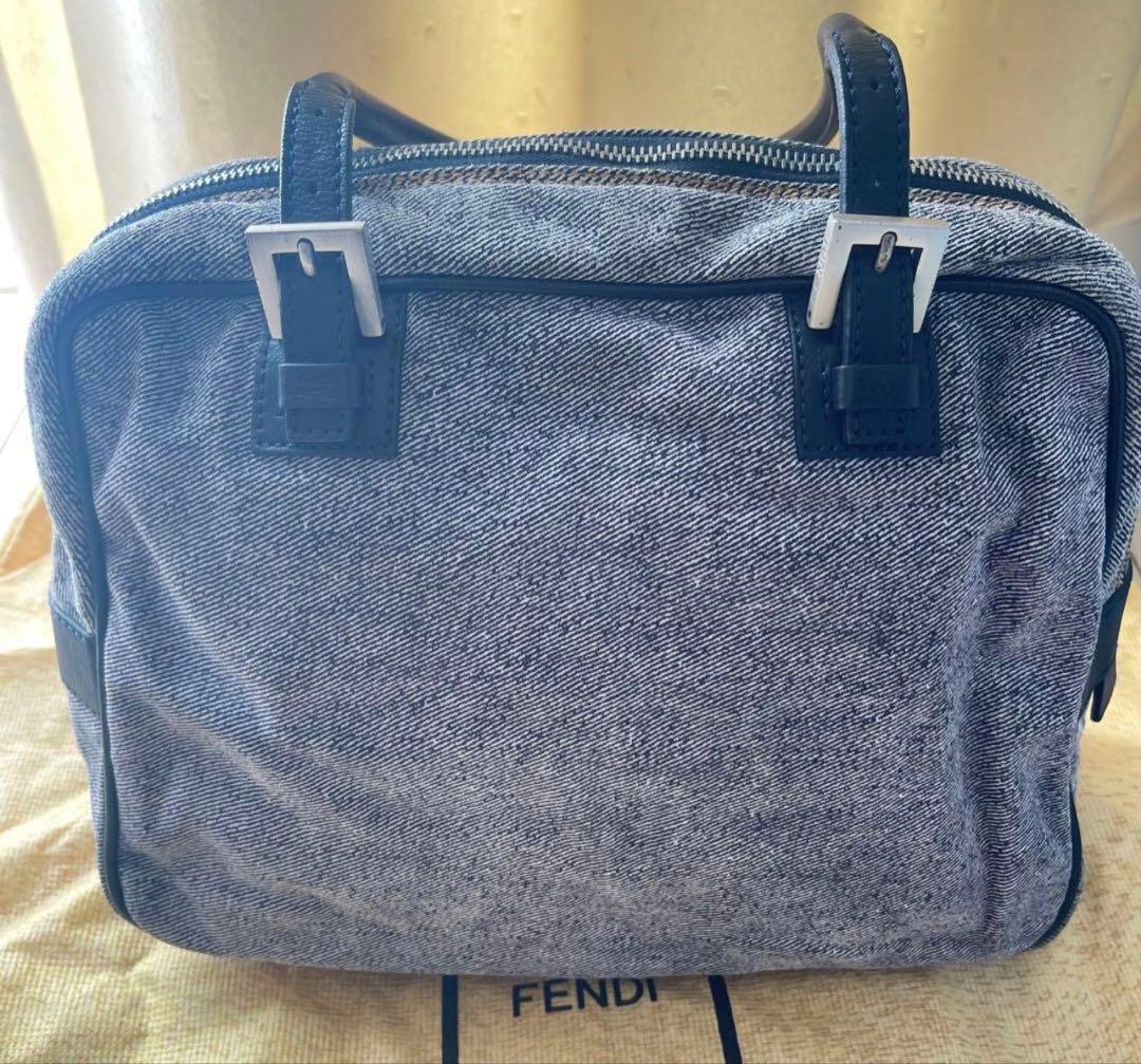 FENDI グレー キャンバス ショルダーバッグ