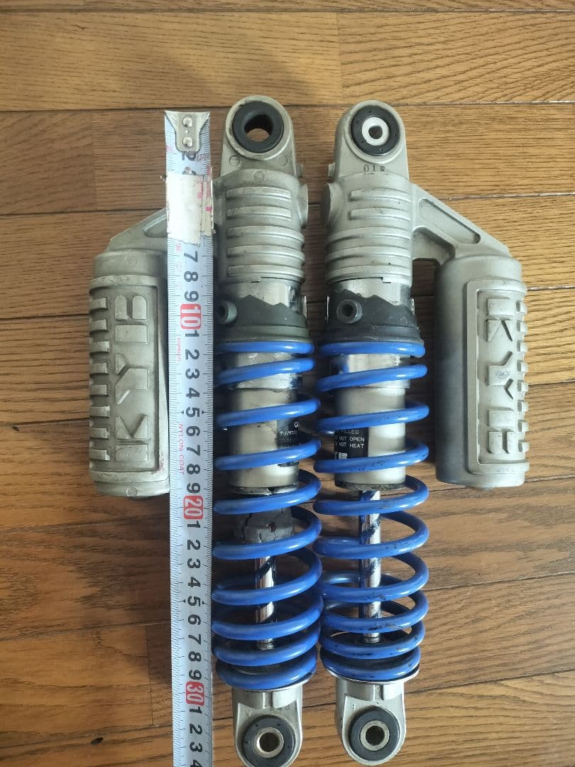 KYB ショックアブソーバー シルバー/ブルー