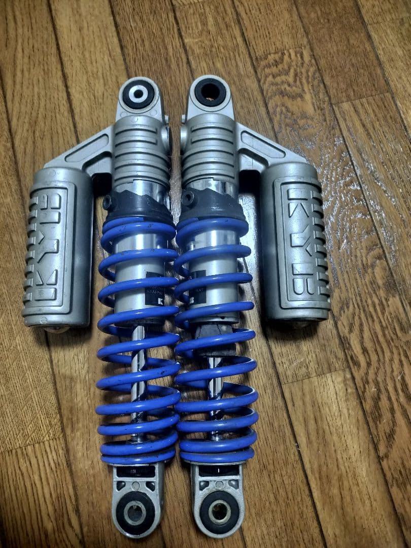 KYB ショックアブソーバー シルバー/ブルー