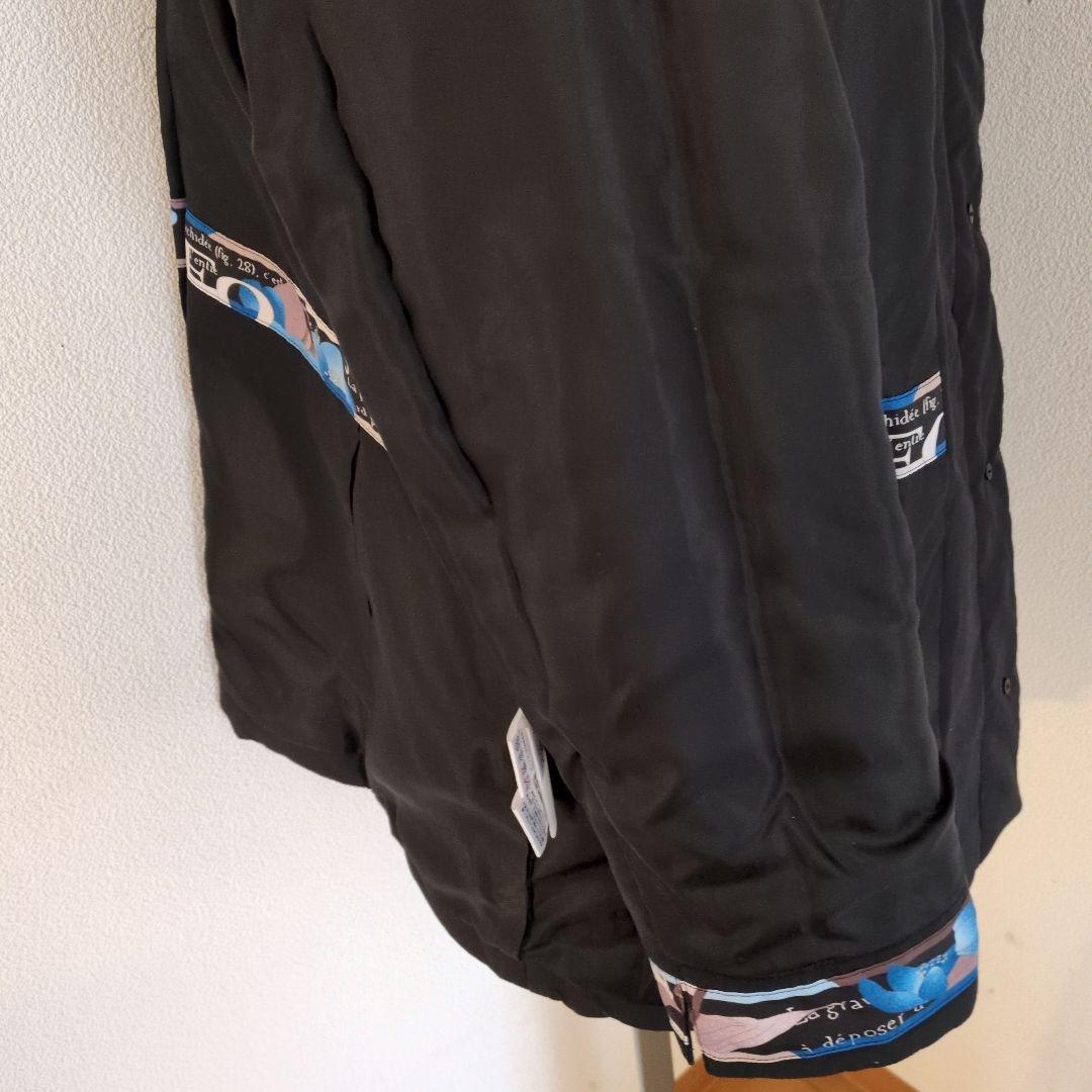 ブラックフード付きロングコート