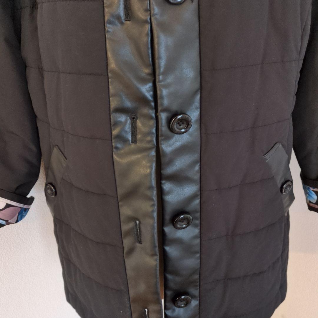 ブラックフード付きロングコート