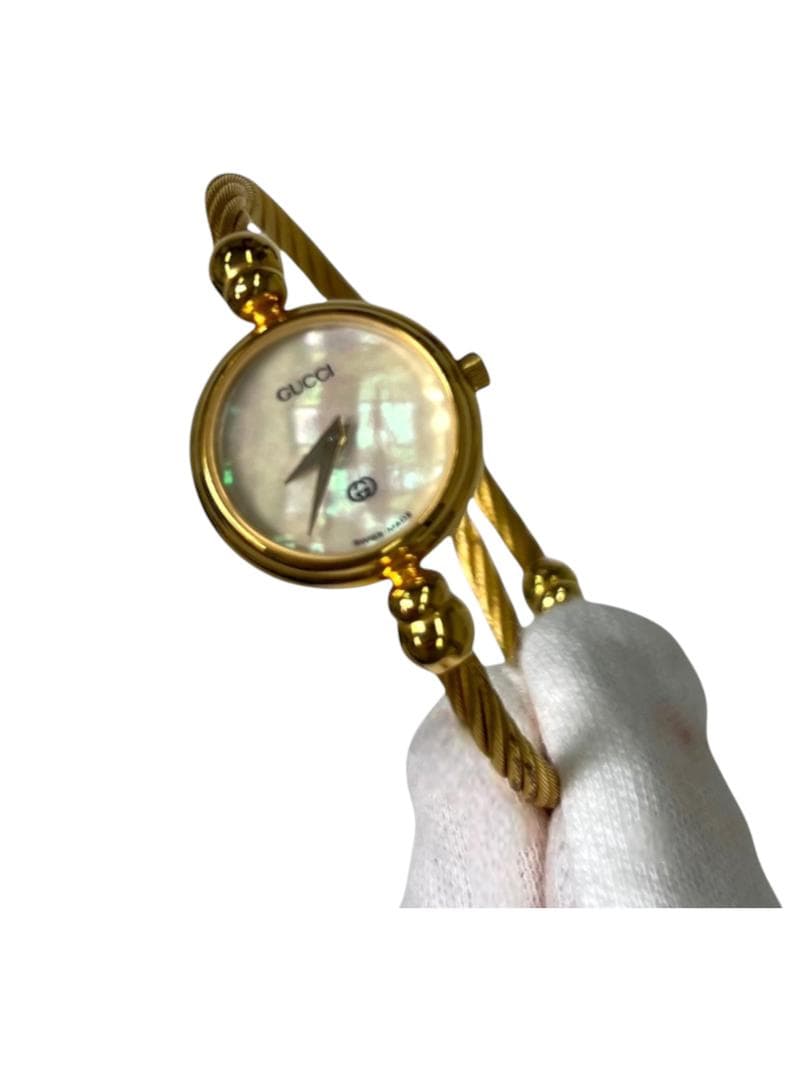 GUCCI（グッチ）バングルウォッチ ホワイトシェル文字盤