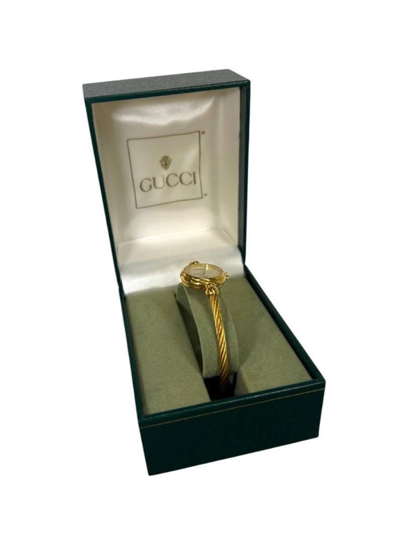 GUCCI（グッチ）バングルウォッチ ホワイトシェル文字盤