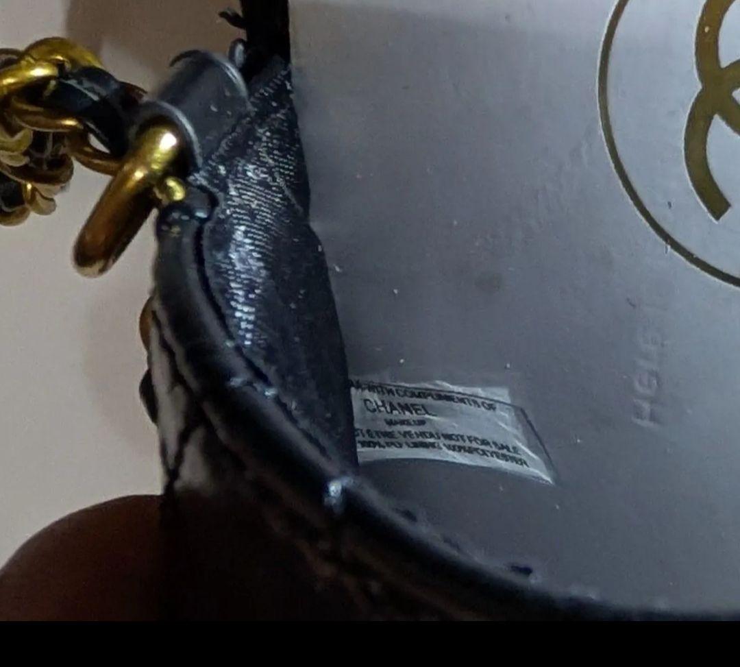 CHANEL ショルダーチェーン付きスマホホルダー& ミニポーチ