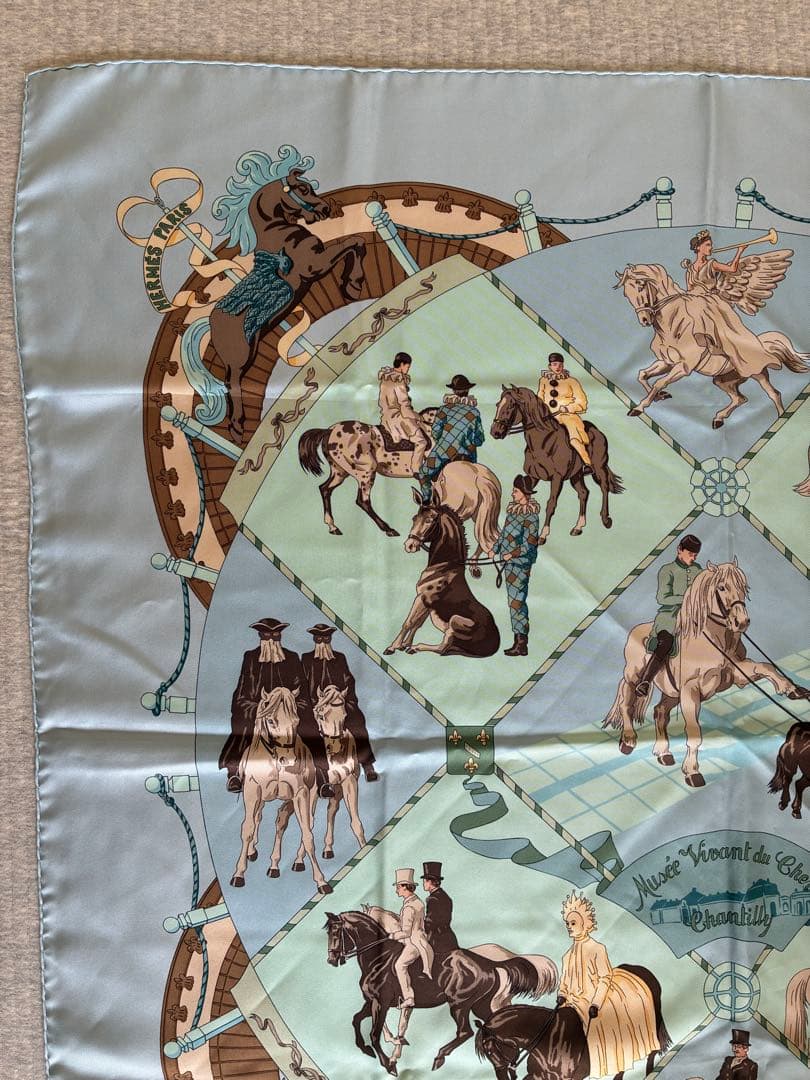 美品　エルメス カレ90　スカーフ　シャンティ城馬の博物館 ライトブルー　シルク