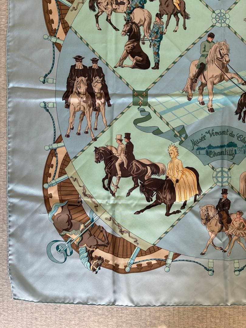 美品　エルメス カレ90　スカーフ　シャンティ城馬の博物館 ライトブルー　シルク