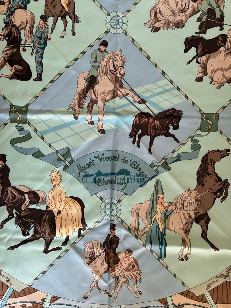 美品　エルメス カレ90　スカーフ　シャンティ城馬の博物館 ライトブルー　シルク