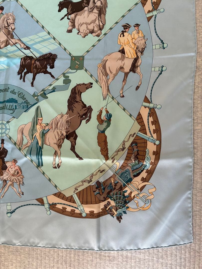 美品　エルメス カレ90　スカーフ　シャンティ城馬の博物館 ライトブルー　シルク