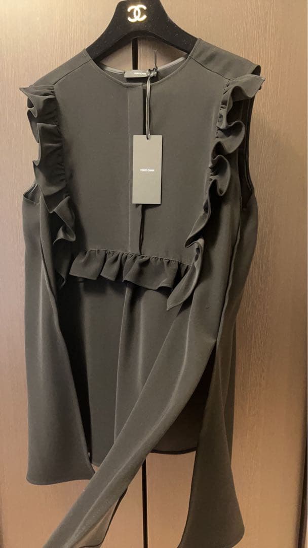 美品◼️ヨーコチャン　ノースリーブフリルブラウス　38 黒