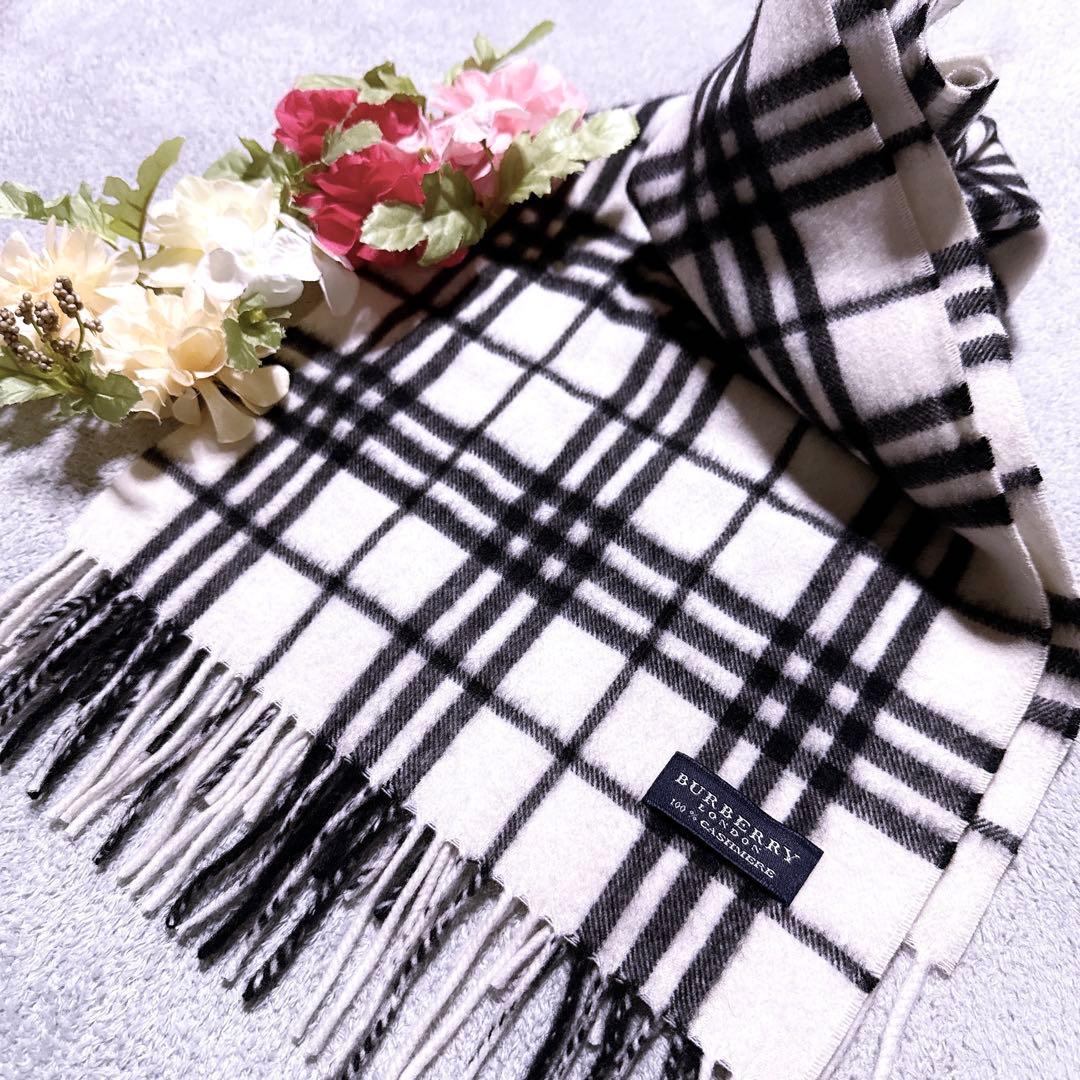 【未使用】バーバリーロンドン カシミヤ100% マフラー ノバチェック 白黒