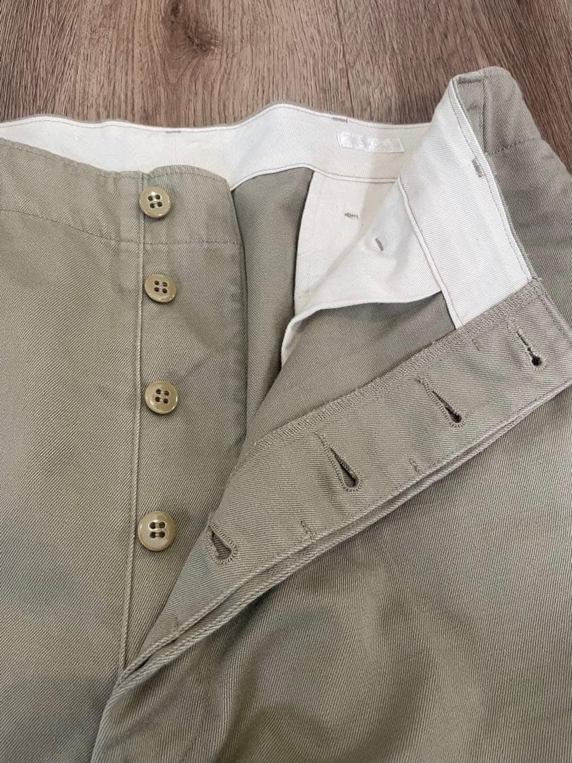 COMOLI｜ KHAKI チノパンツ｜②