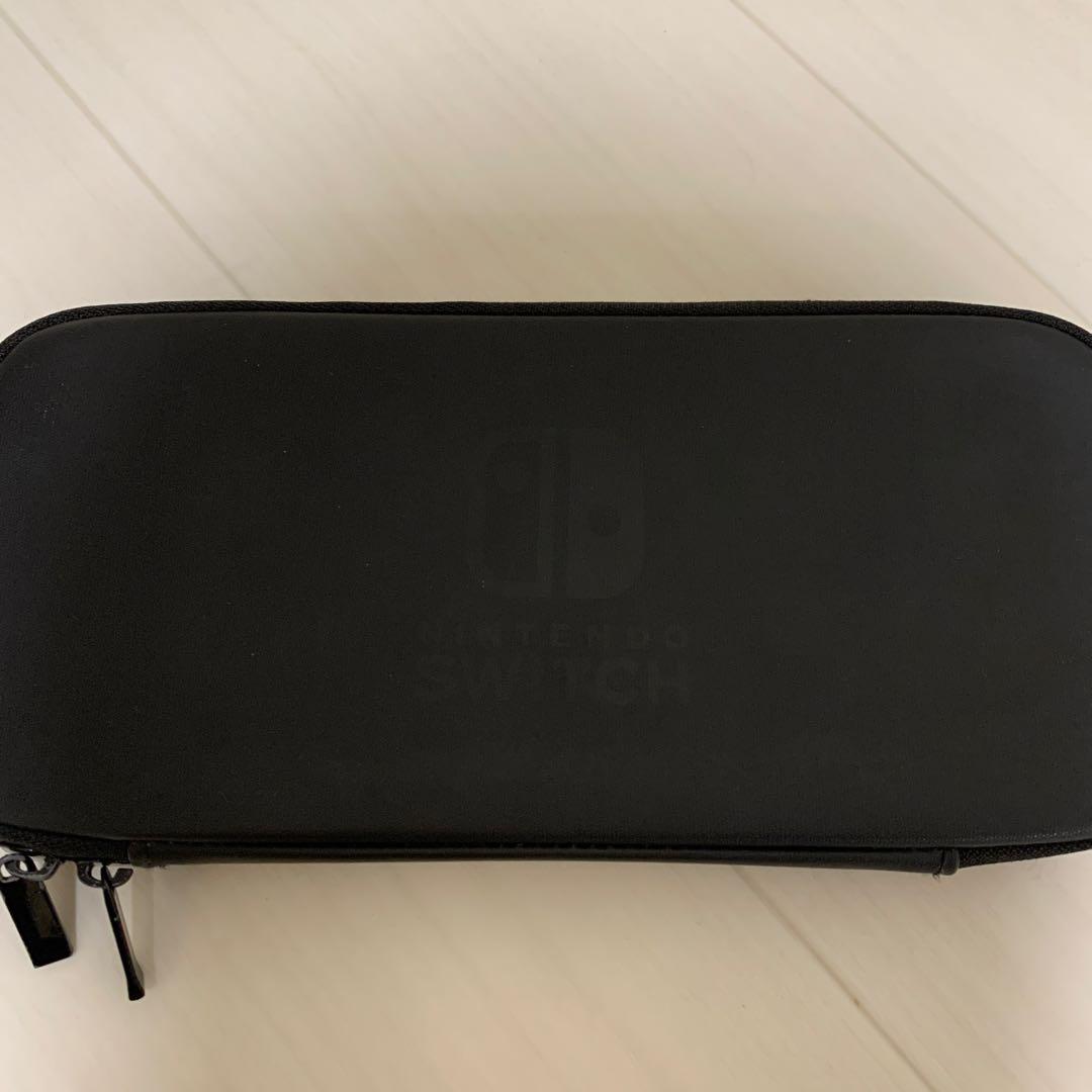Nintendo Switch 本体とSwitchケース