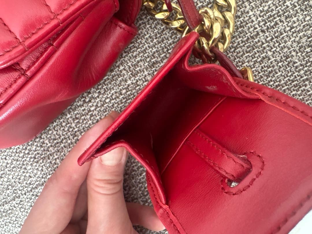 PRADA レッド キルティングショルダーバッグ