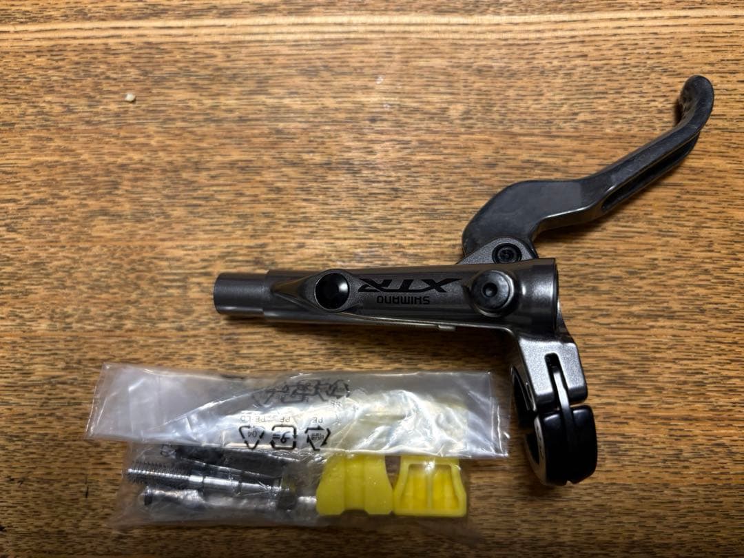 SHIMANO BL-M9000 ブレーキレバー（右のみ）