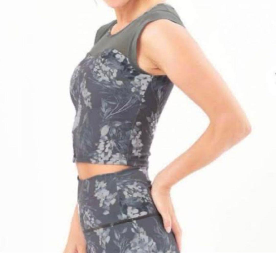 SUKALA cozyプリントノースリーブブラトップ・レギンス 2点セット M