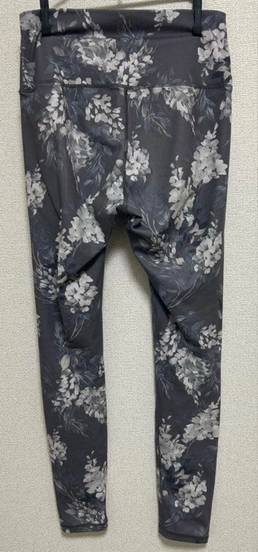 SUKALA cozyプリントノースリーブブラトップ・レギンス 2点セット M