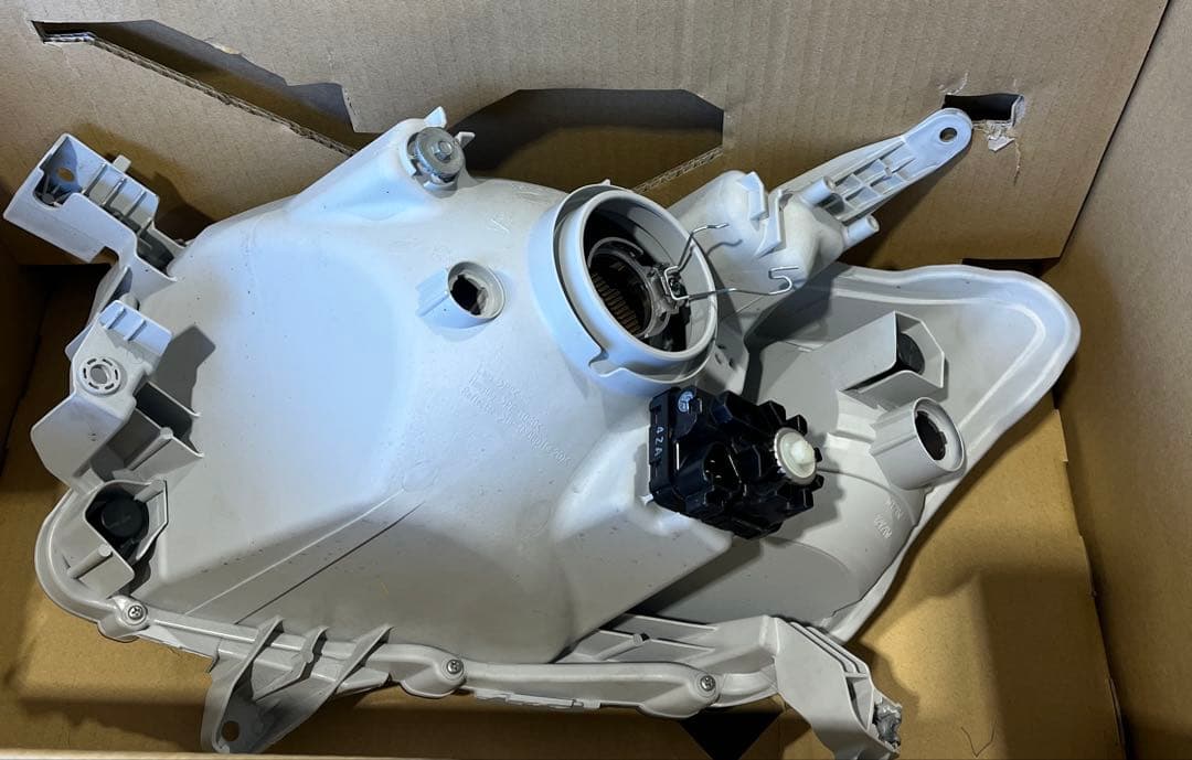 トヨタ　現行型　プロボックス　右側ヘッドライト　美品