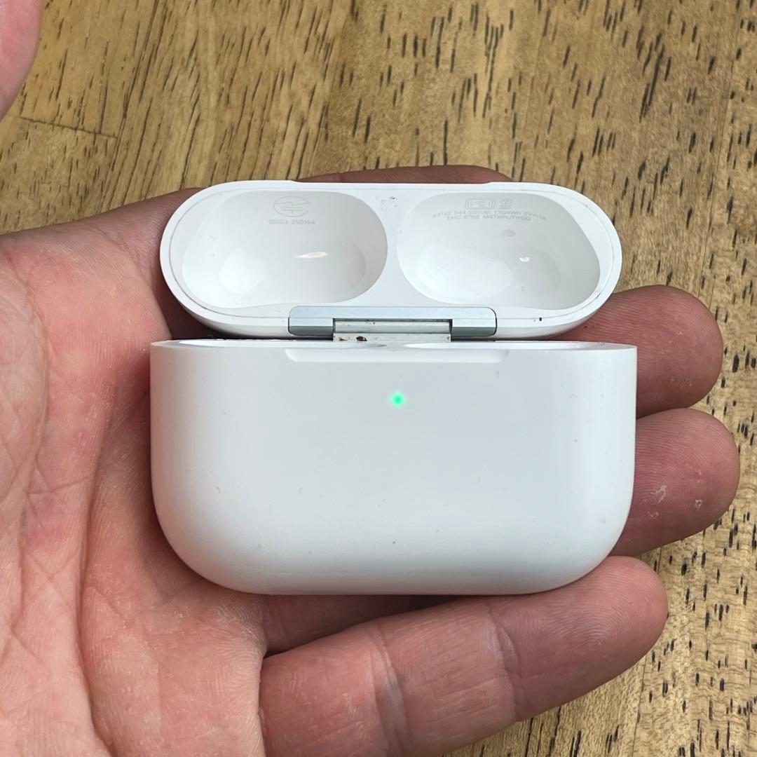 美品 AirPods Pro 第3世代 A3122 エアーポッズ プロ ケース