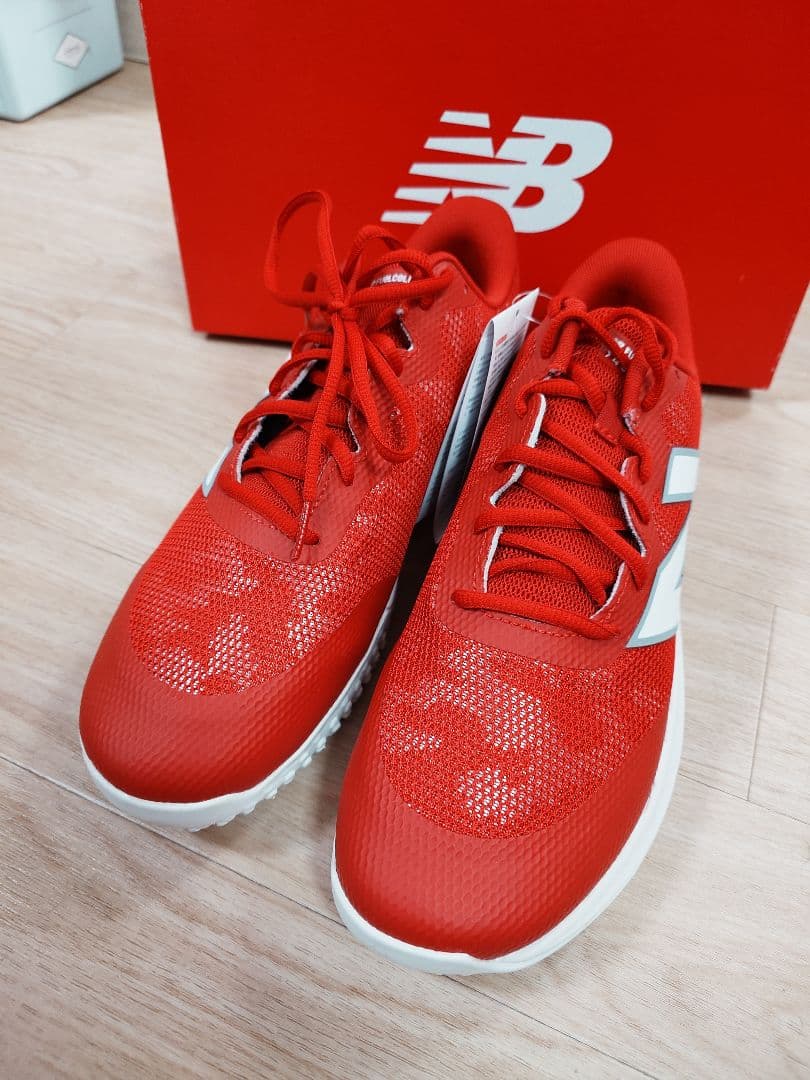 New Balance FURON レッドスニーカー　野球　トレーニングシューズ