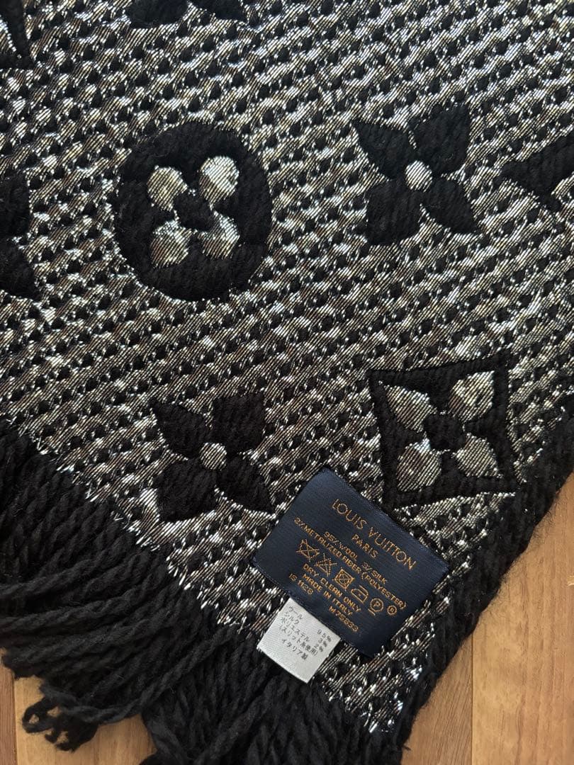 LOUIS VUITTON ロゴマフラー 黒 シルバー フリンジ付 ルイヴィトン