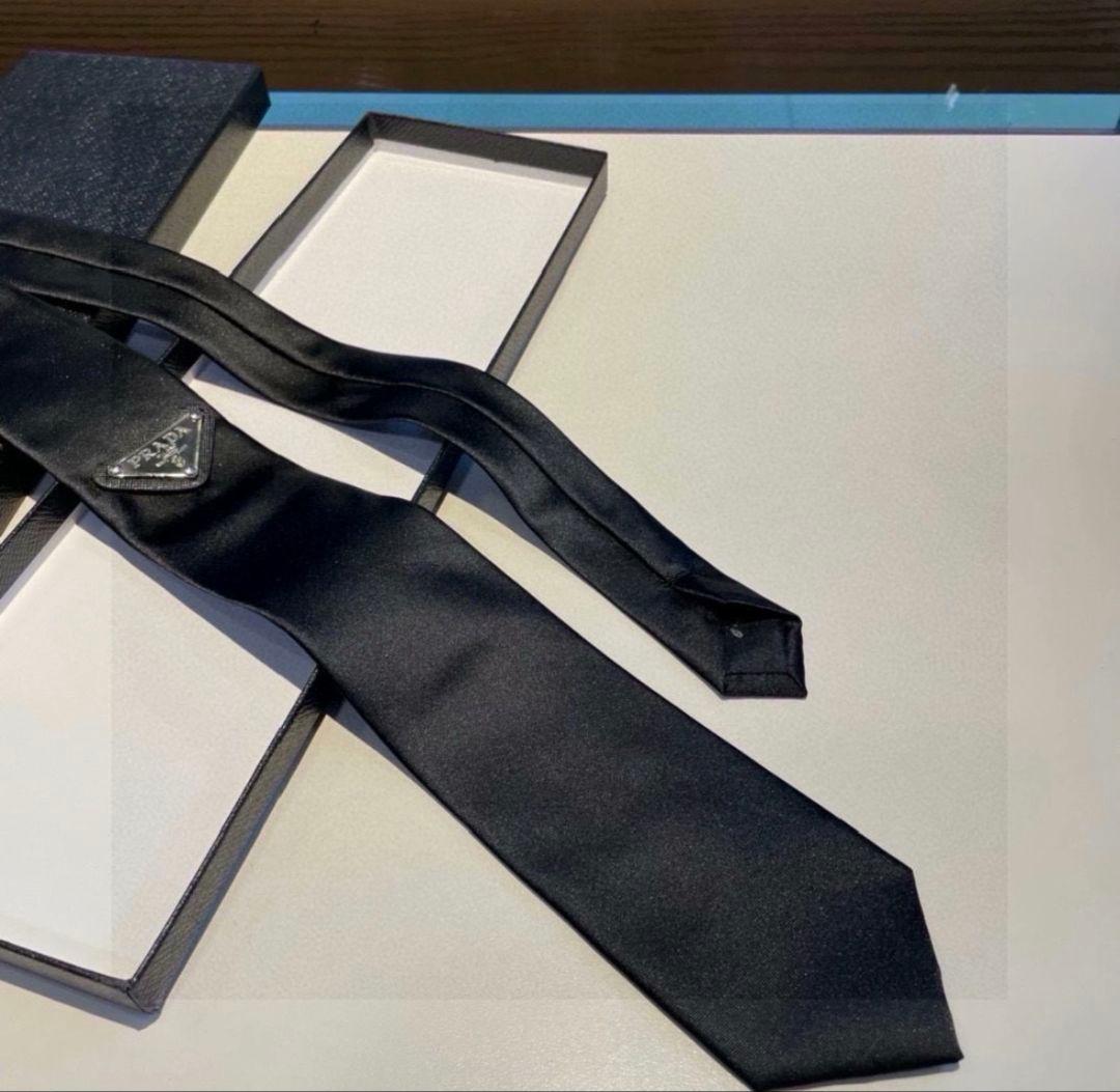 にゃんちゅう様PRADA ネクタイ シルク ブラック 箱付き