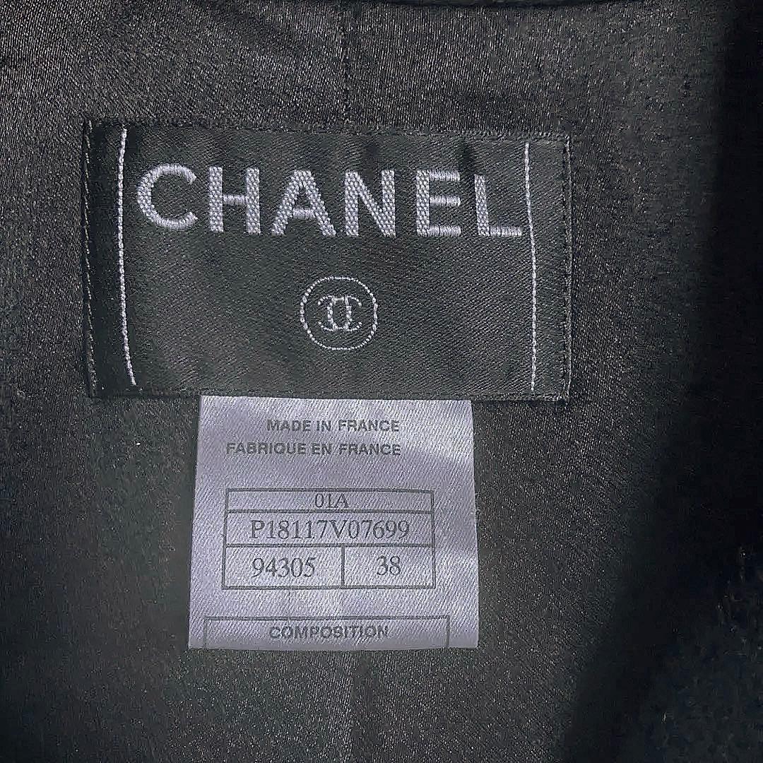 出品は1月6日まで　CHANEL ブラック　シルクコート　サイズ38