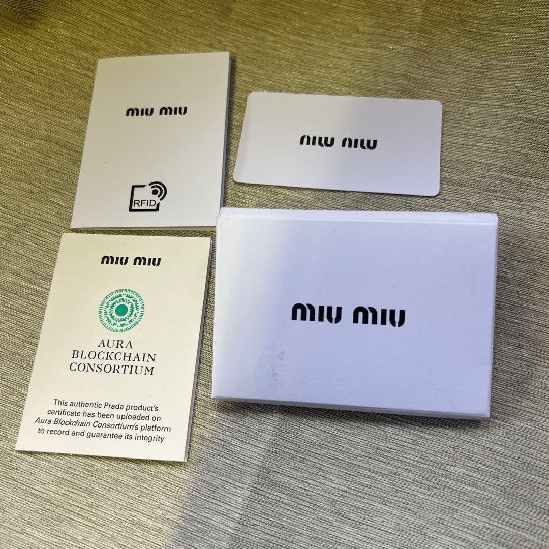 箱付き MIUMIU メタルピアス ゴールド 両耳