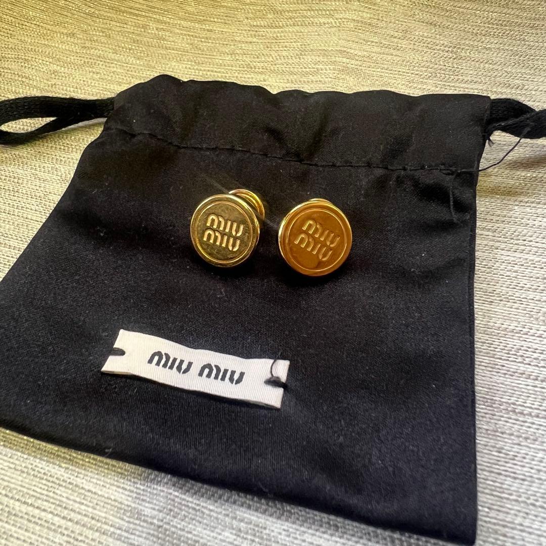 箱付き MIUMIU メタルピアス ゴールド 両耳