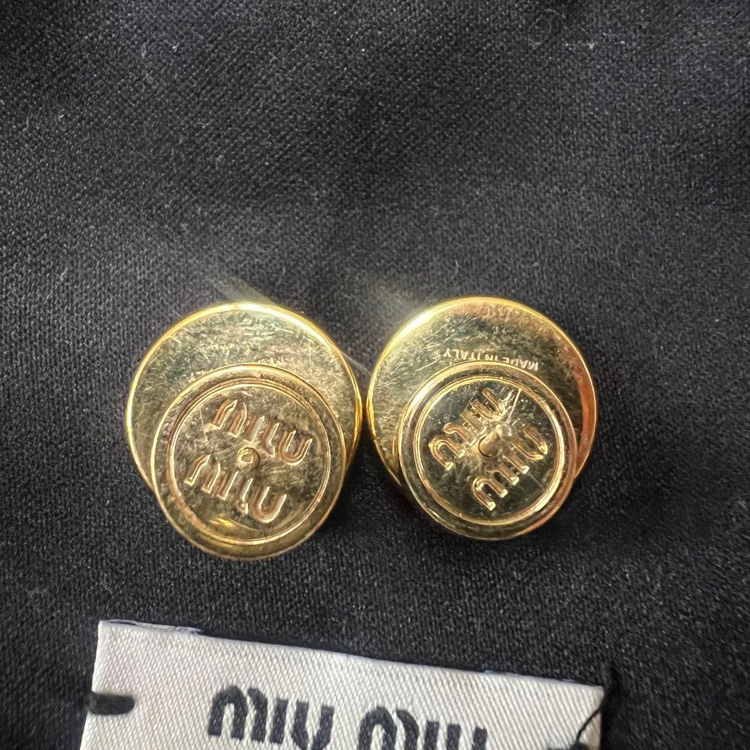 箱付き MIUMIU メタルピアス ゴールド 両耳