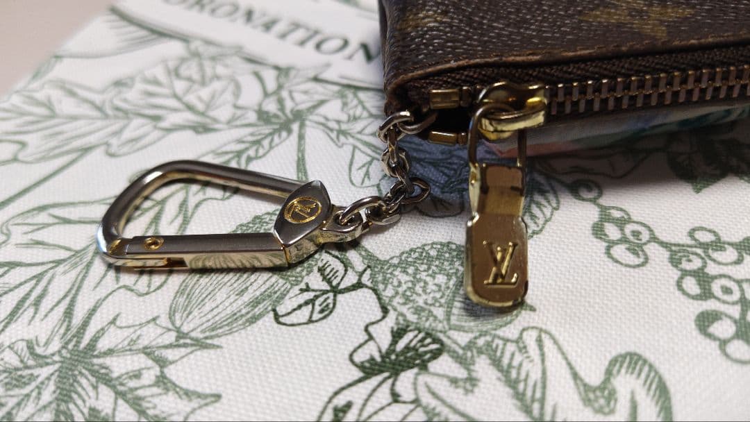 ルイヴィトン　モノグラム　キーケース　小銭入れ　ブラウン