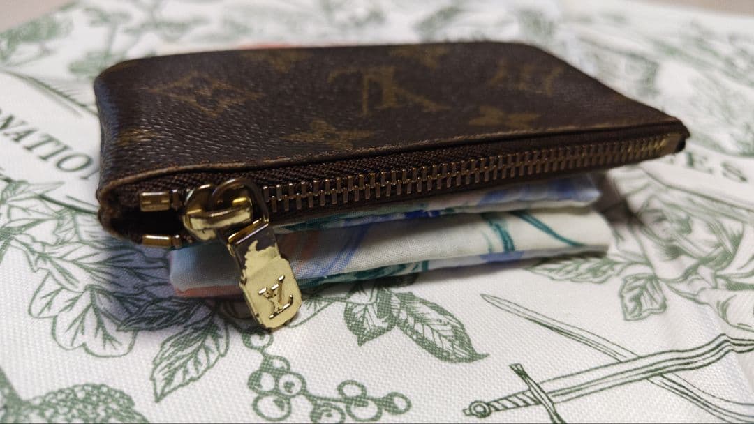 ルイヴィトン　モノグラム　キーケース　小銭入れ　ブラウン