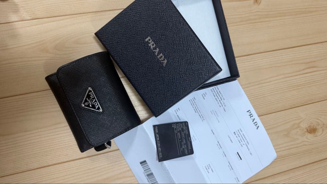 PRADA 1MH044 ブラック サフィアーノ コンパクトウォレット