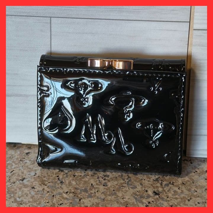 【新品未使用】ヴィヴィアンウエストウッド三つ折り財布　913VW110