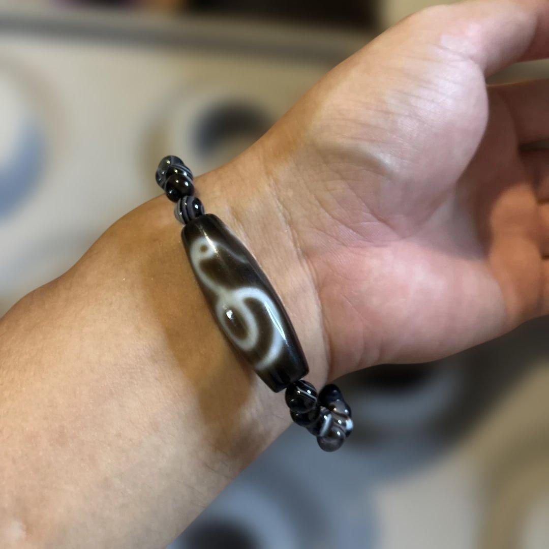 これはすっごい！三面大黒天様と目が綺麗な白蛇天珠様のブレス！天眼石！