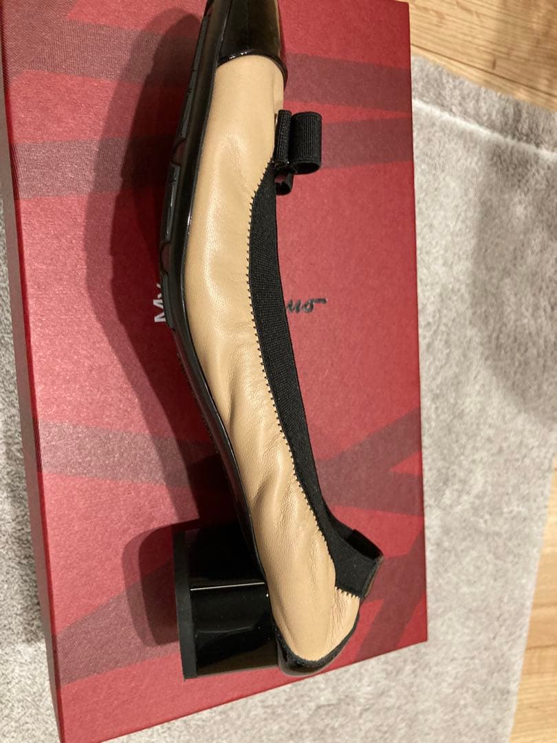 Ferragamo バレエシューズ ３センチ　９サイズ　 数時間のみ使用の極美品