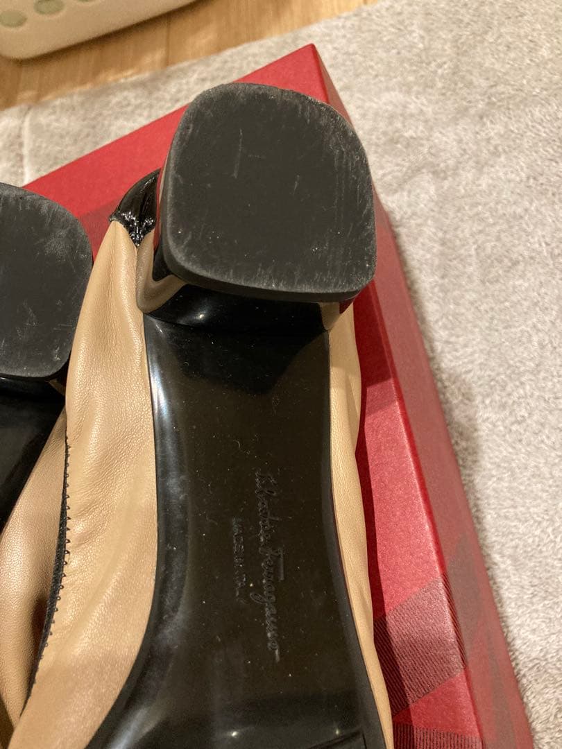 Ferragamo バレエシューズ ３センチ　９サイズ　 数時間のみ使用の極美品