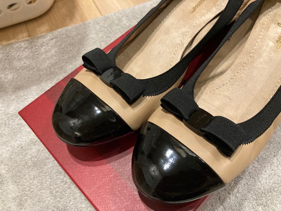 Ferragamo バレエシューズ ３センチ　９サイズ　 数時間のみ使用の極美品