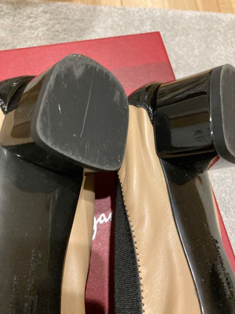 Ferragamo バレエシューズ ３センチ　９サイズ　 数時間のみ使用の極美品