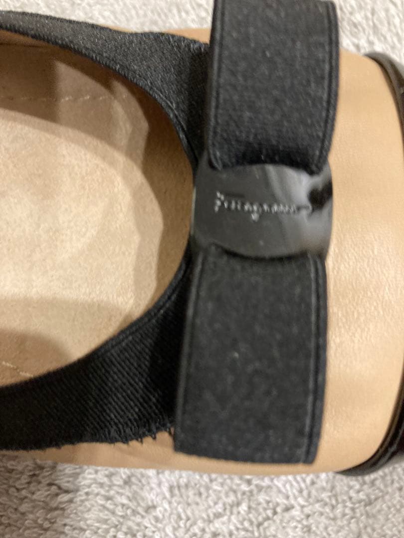 Ferragamo バレエシューズ ３センチ　９サイズ　 数時間のみ使用の極美品