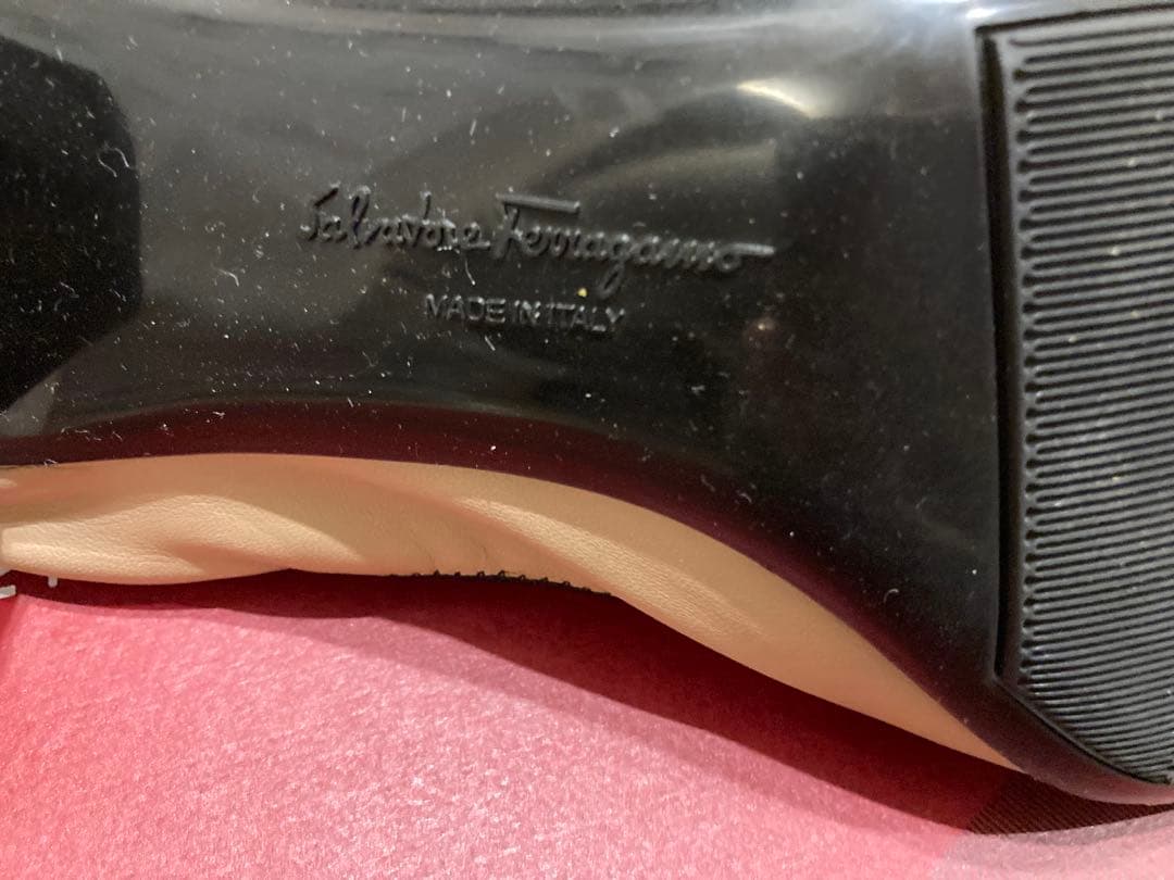 Ferragamo バレエシューズ ３センチ　９サイズ　 数時間のみ使用の極美品