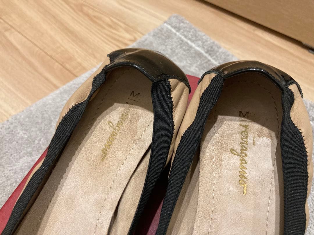 Ferragamo バレエシューズ ３センチ　９サイズ　 数時間のみ使用の極美品