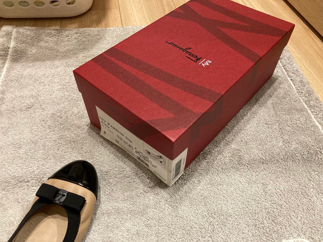 Ferragamo バレエシューズ ３センチ　９サイズ　 数時間のみ使用の極美品